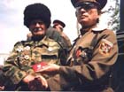 Глава ННП вручает удостоверение атаману Землячества Запорожской Сечи на КавМинводах М. А. Спассу